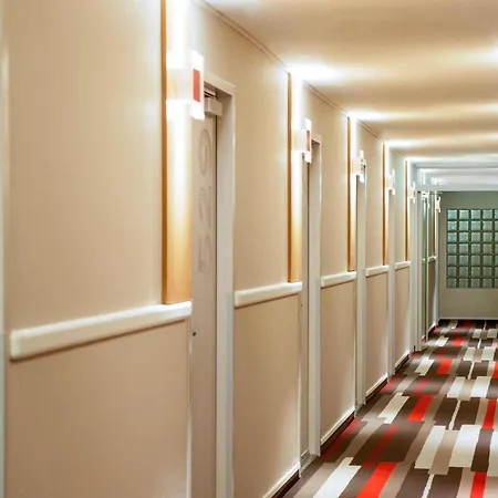 Hotel Ibis Centre Stopera 3*