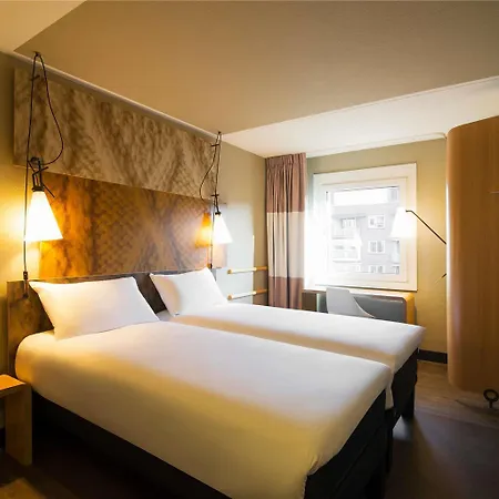 Hotel Ibis Centre Stopera 3*